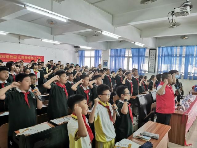 禁毒宣傳進(jìn)校園，讓青春綠色無毒 (2).jpg