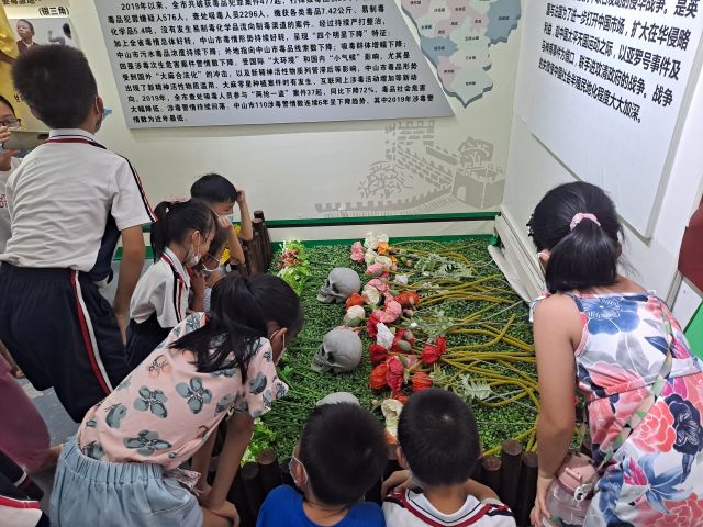 三鄉(xiāng)鎮(zhèn)開展“拒絕毒品，你我同行“禁毒教育基地參觀活動(dòng)照片2.jpg