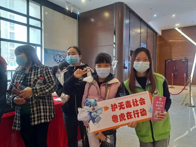 三鄉(xiāng)鎮(zhèn)開展“禁毒宣傳進影院，禁毒知識入民心”宣傳活動圖片2.jpg