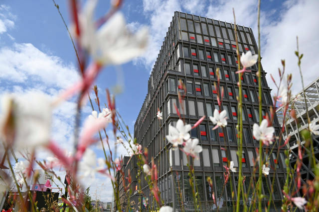 這是7月23日拍攝的巴黎奧運(yùn)村內(nèi)中國體育代表團(tuán)成員居住的公寓。新華社圖