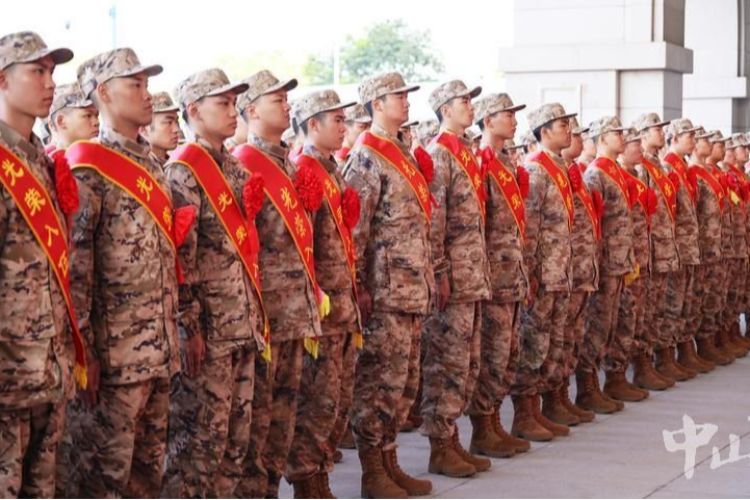 青春披甲赴軍營！中山歡送數(shù)百新兵入伍
